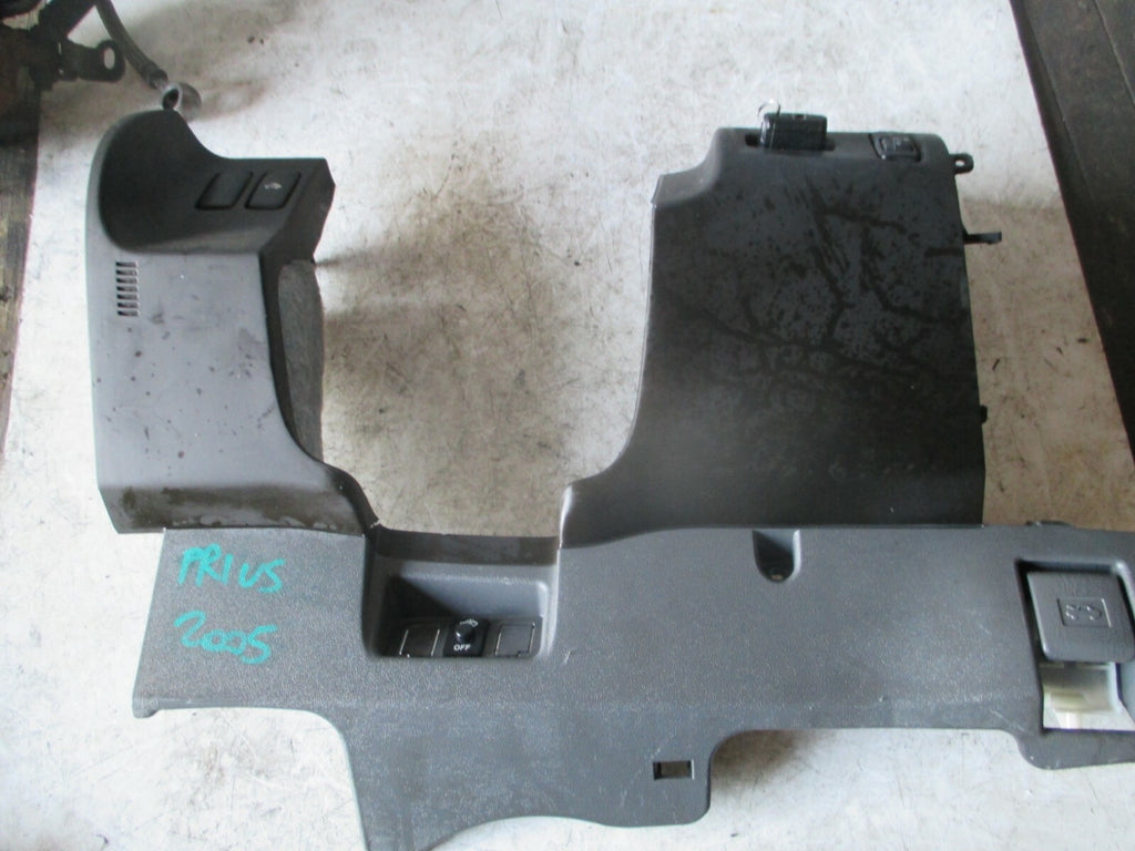 TOYOTA PRIUS 2005 XW20 OSF FRONT DRIVER SIDE DASHBOARD LOWER TRIM PANEL