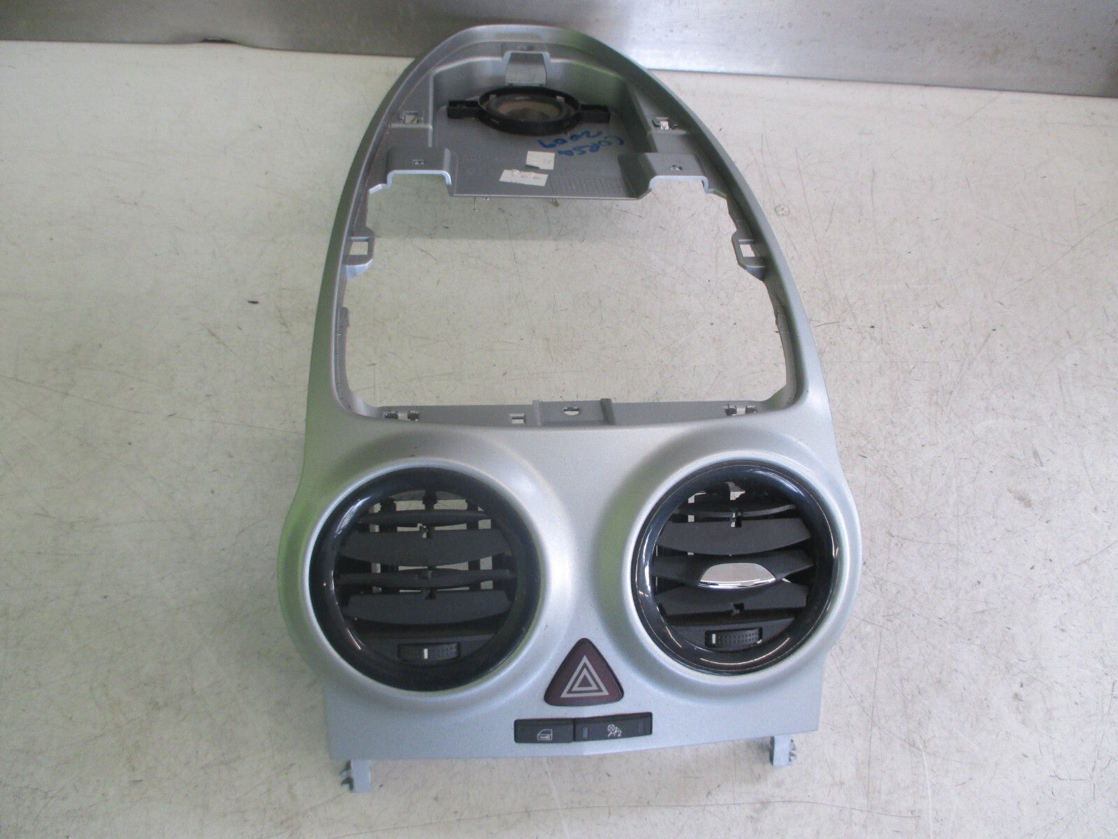 VAUXHALL CORSA 2009 AIRVENT WITH SURROUND TRIM