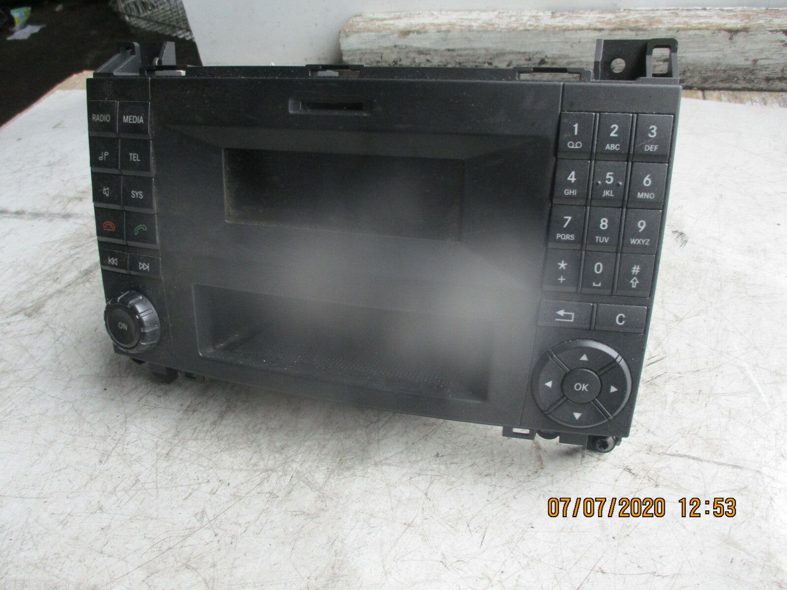 VW VOLKSWAGEN 2015 CRAFTER RADIO STEREO HEAD UNIT 9069008800