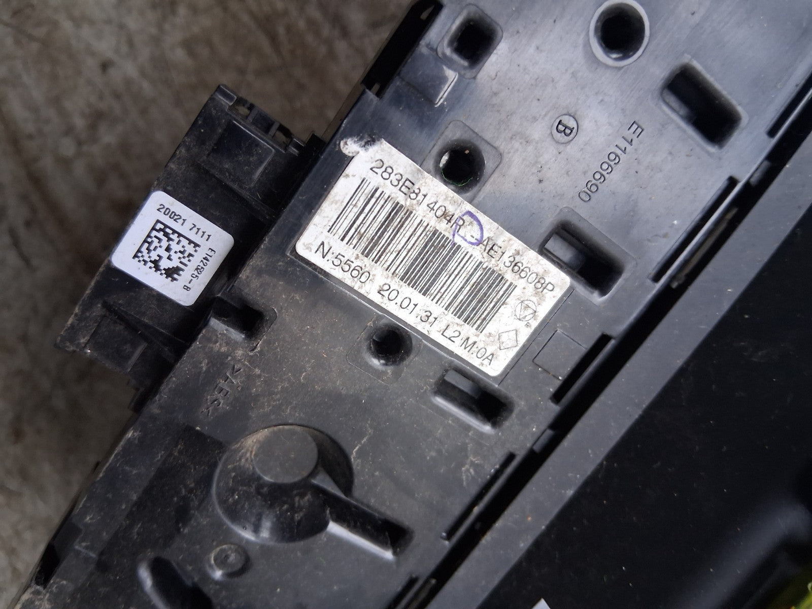 2020 RENAULT MASTER MK3 RADIO CD PLAYER HAZARD BUTTON TRIM COVER 283E81404R