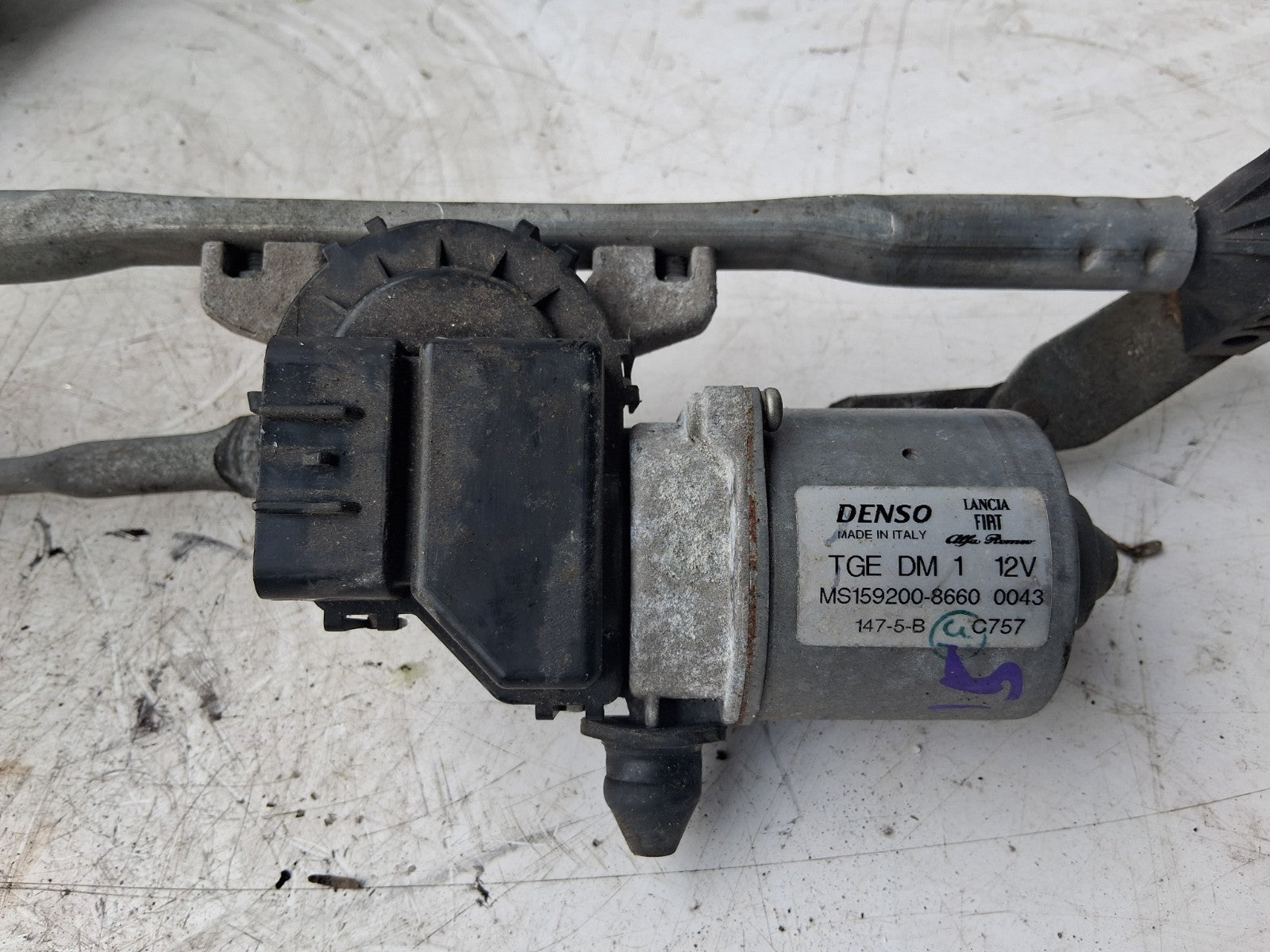 2015 FIAT 500 LOUNGE FRONT WINDSCREEN WIPER MOTOR LINKAGE MS1592008660