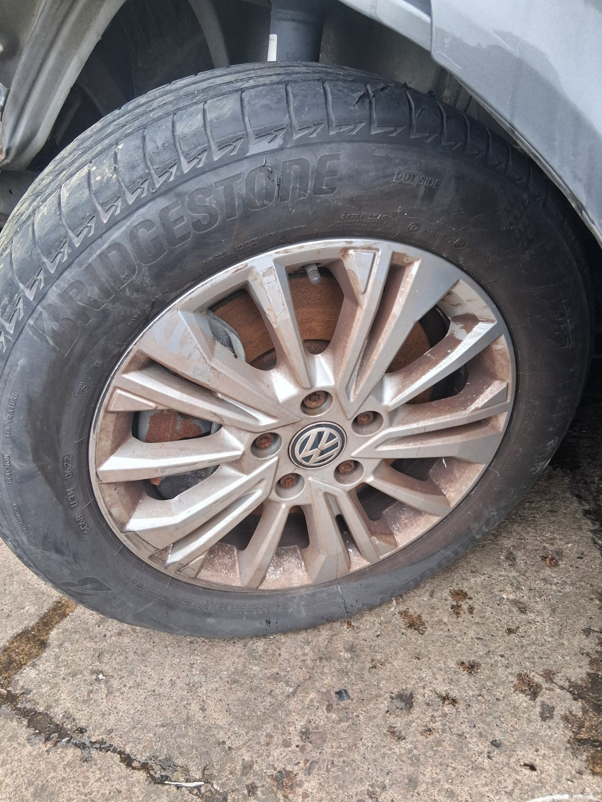 2023 VOLKSWAGEN CARAVELLE T6.1 17 INCH ALLOY WHEEL WITH TYRE 235/55R17