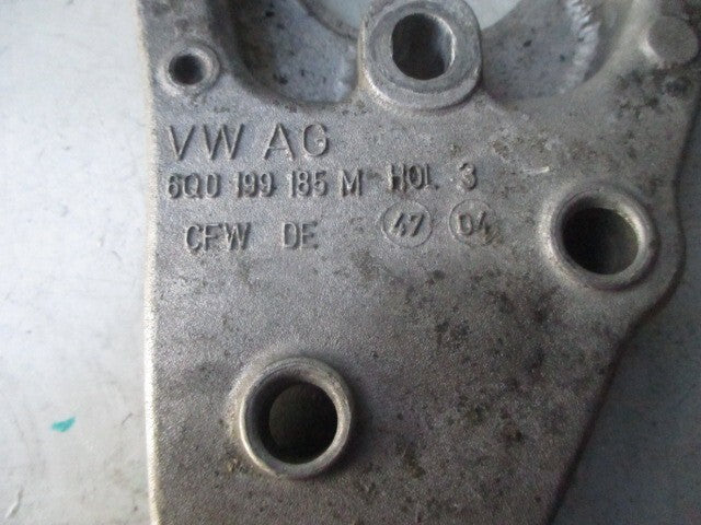 2005 VW VOLKSWAGEN POLO ENGINE MOUNT BRACKET 6Q0199185M