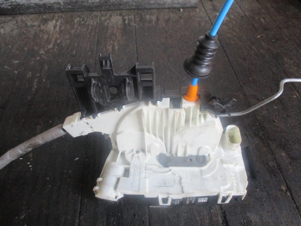 MERCEDES A CLASS 2014  NSF PASSENGER SIDE FRONT DOOR LOCK MECHANISM A0997202301