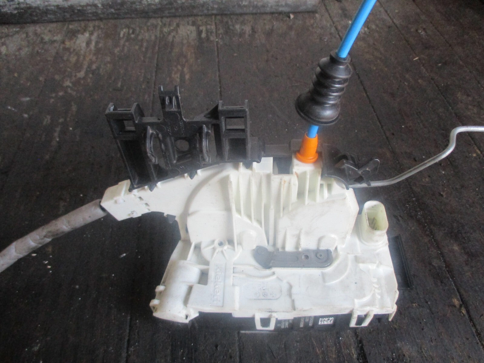 MERCEDES A CLASS 2014  NSF PASSENGER SIDE FRONT DOOR LOCK MECHANISM A0997202301