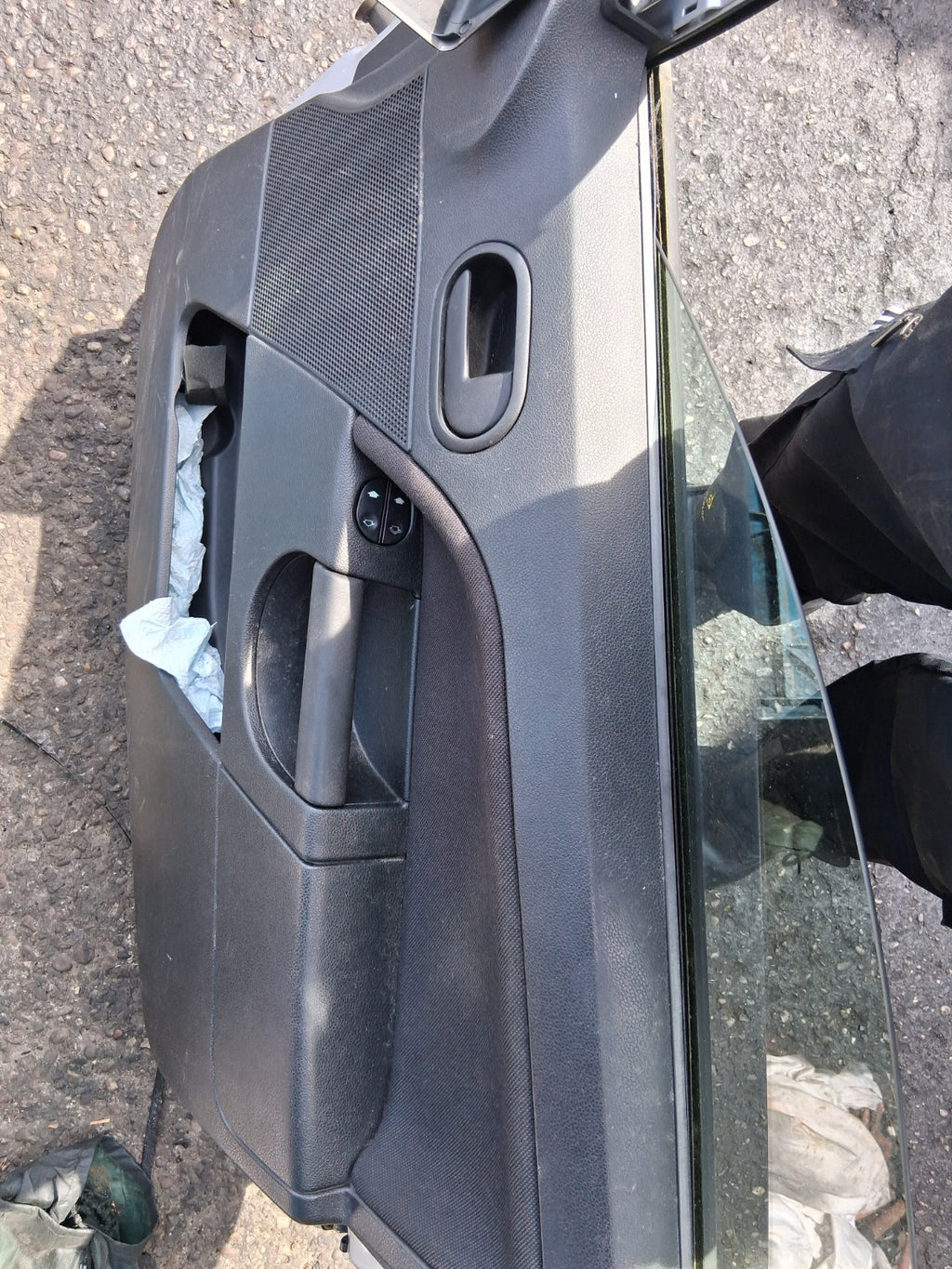 2006 FORD FIESTA MK6 OSF DRIVER SIDE FRONT RIGHT COMPLETE DOOR SILVER