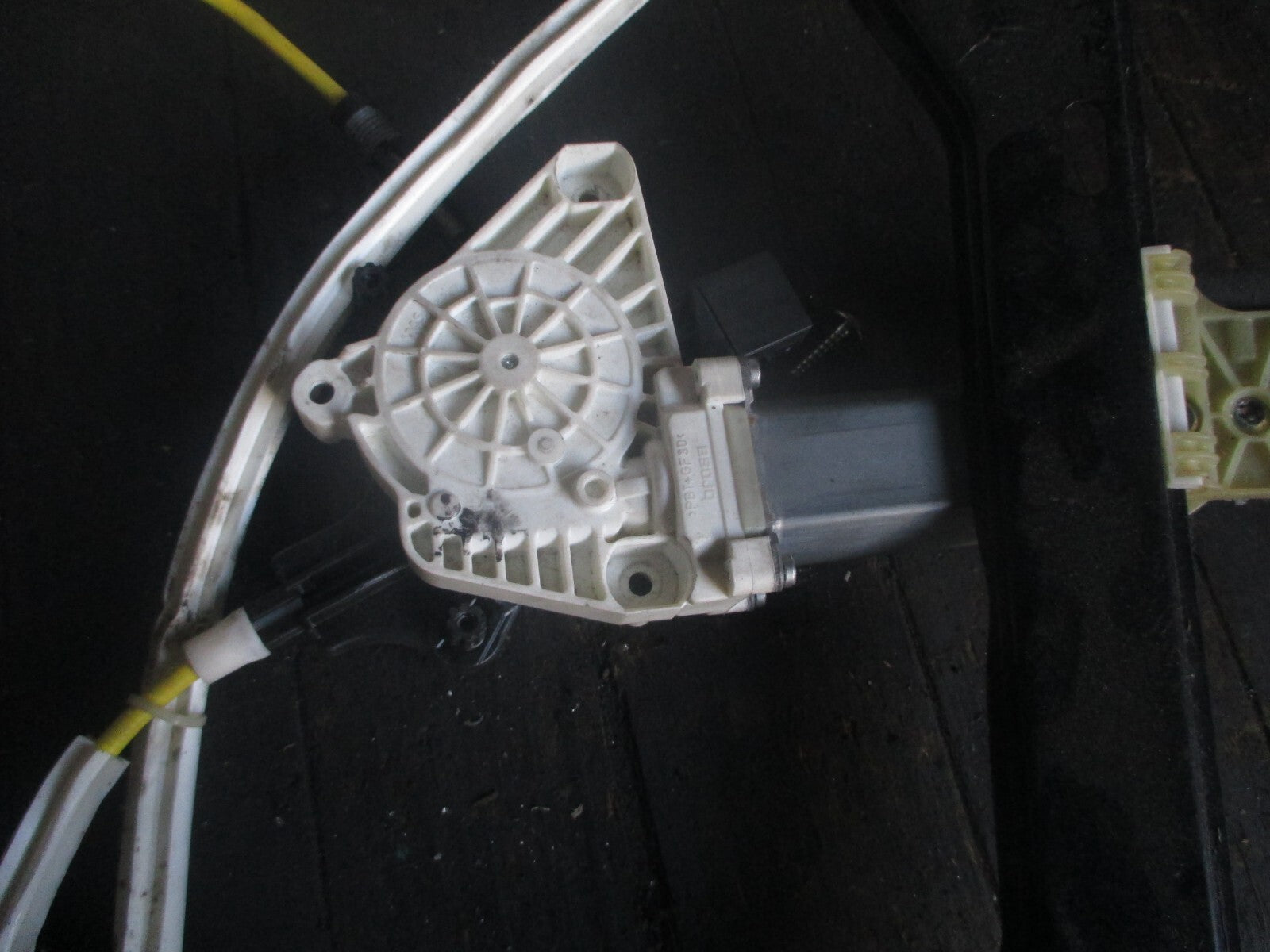 MERCEDES CLA W117 NSF PASSENGER SIDE FRONT WINDOW REGULATOR & MOTOR A61041113