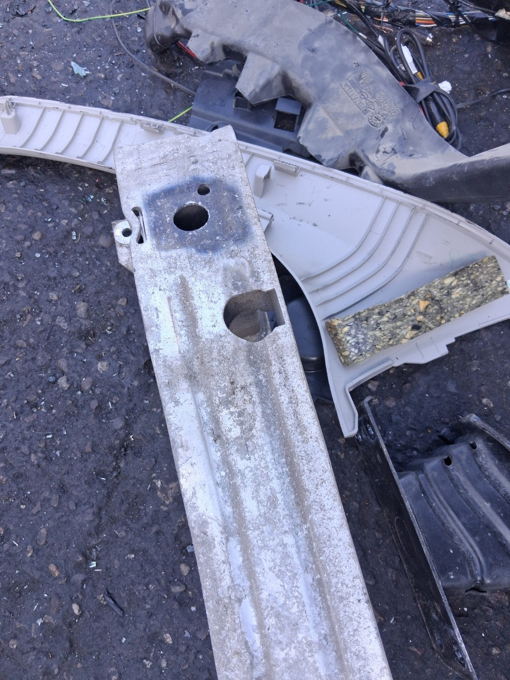 2013 VAUXHALL ASTRA J ESTATE REAR BUMPER CRASH BAR REINFORCEMENT BAR