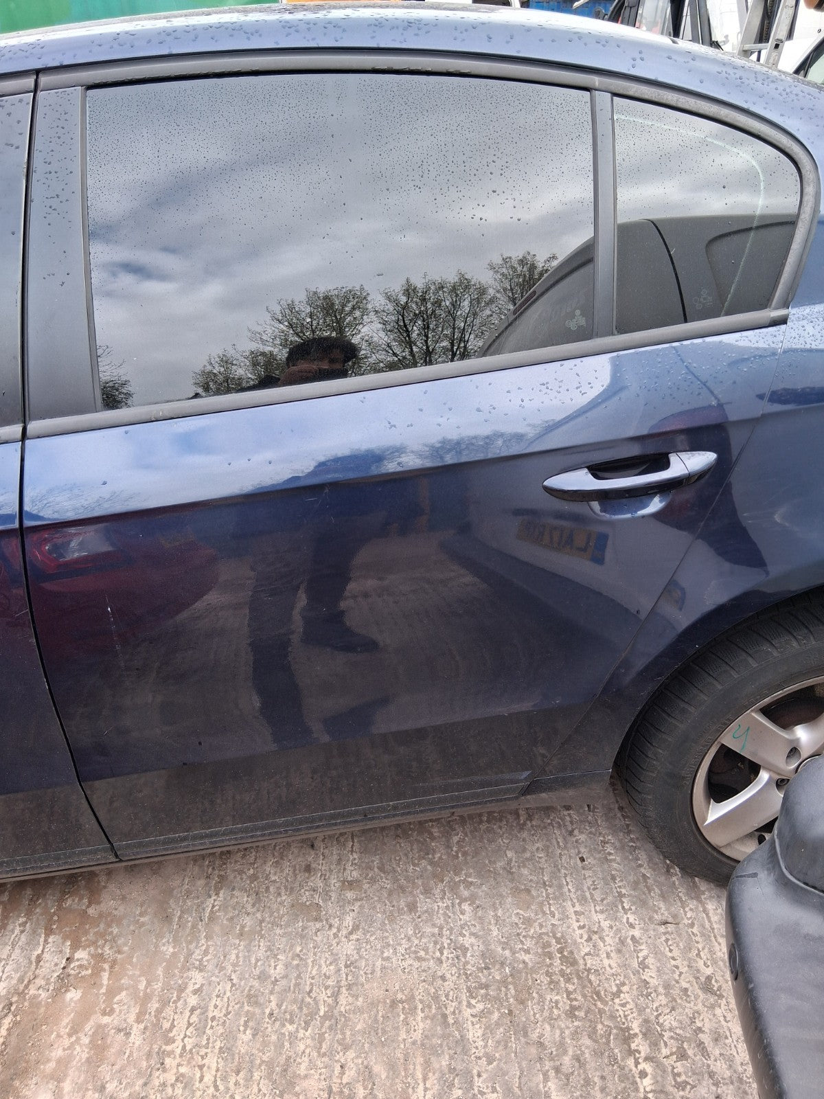 2014 VW VOLKSWAGEN PASSAT B7 SALOON NSR PASSENGER SIDE REAR LEFT BARE DOOR BLUE