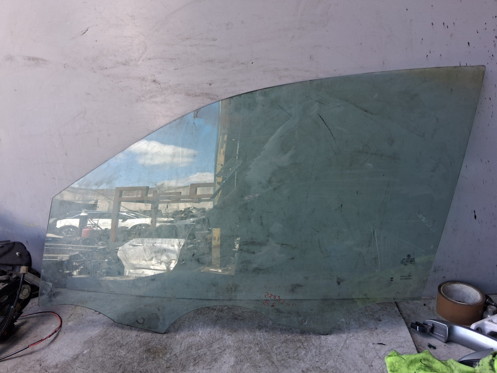 2023 VOLKSWAGEN T CROSS NSR PASSENGER SIDE FRONT WINDOW GLASS 2GM845201