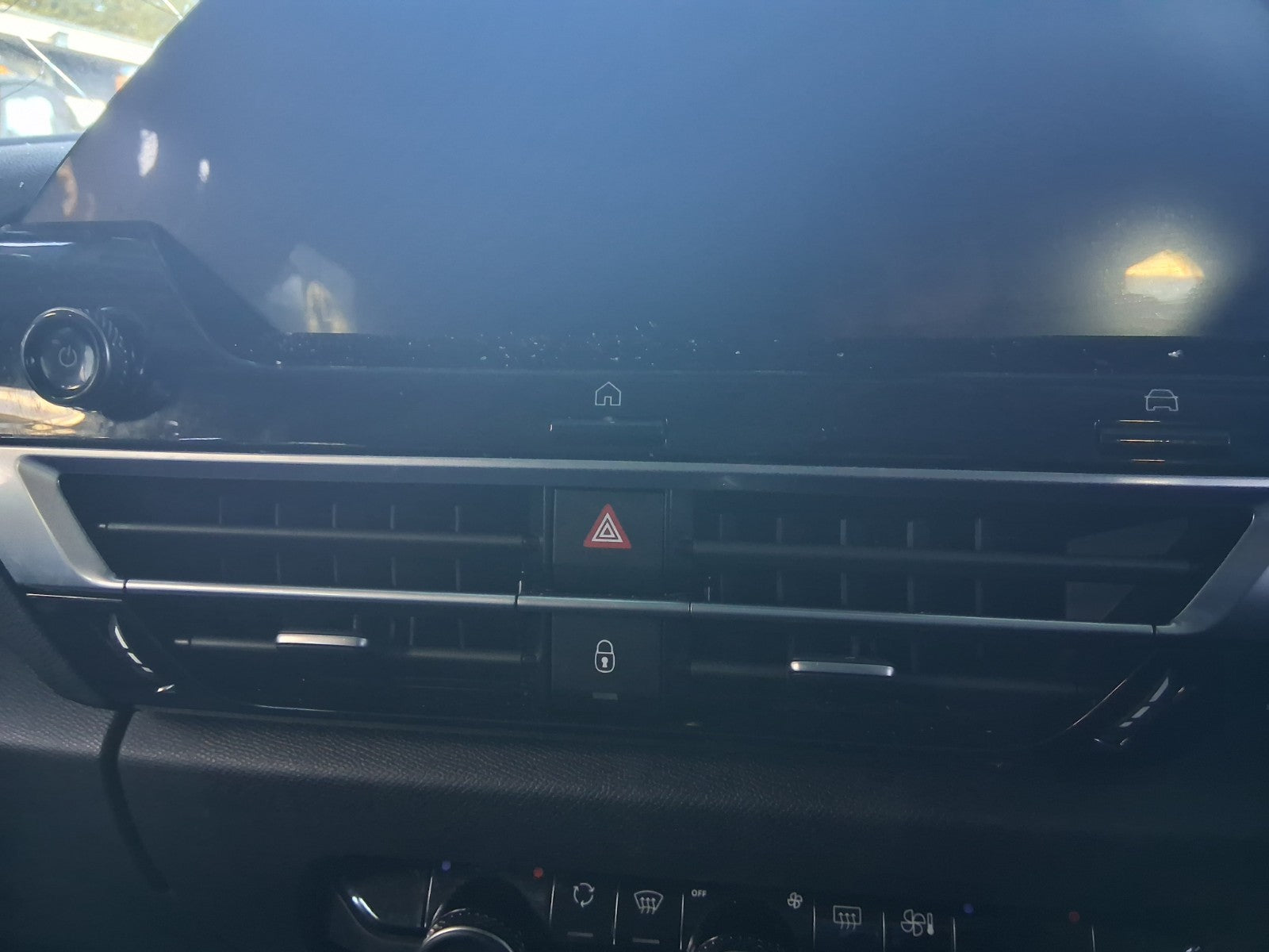 2023 CITROEN C4 MK3 FRONT DASH BOTH CENTER AIR VENTS WITH HAZARD SWITCH