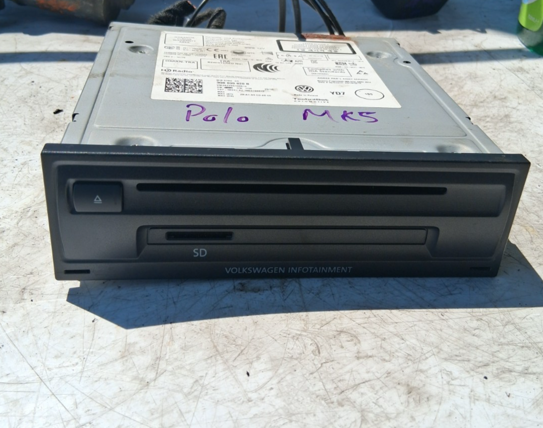 2014 VOLKSWAGEN POLO STEREO CD PLAYER HEAD UNIT 3Q0035820B