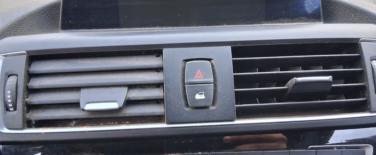 2015 BMW 1 SERIES F20 LCI DASHBOARD CENTRE AIR VENT WITH HAZARD SWITCH