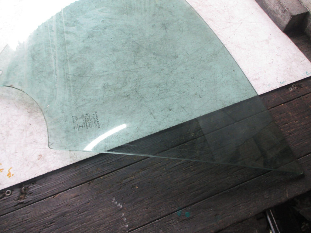 JAGUAR XE 2016 5 DOOR NSF PASSENGER SIDE FRONT DOOR WINDOW GLASS
