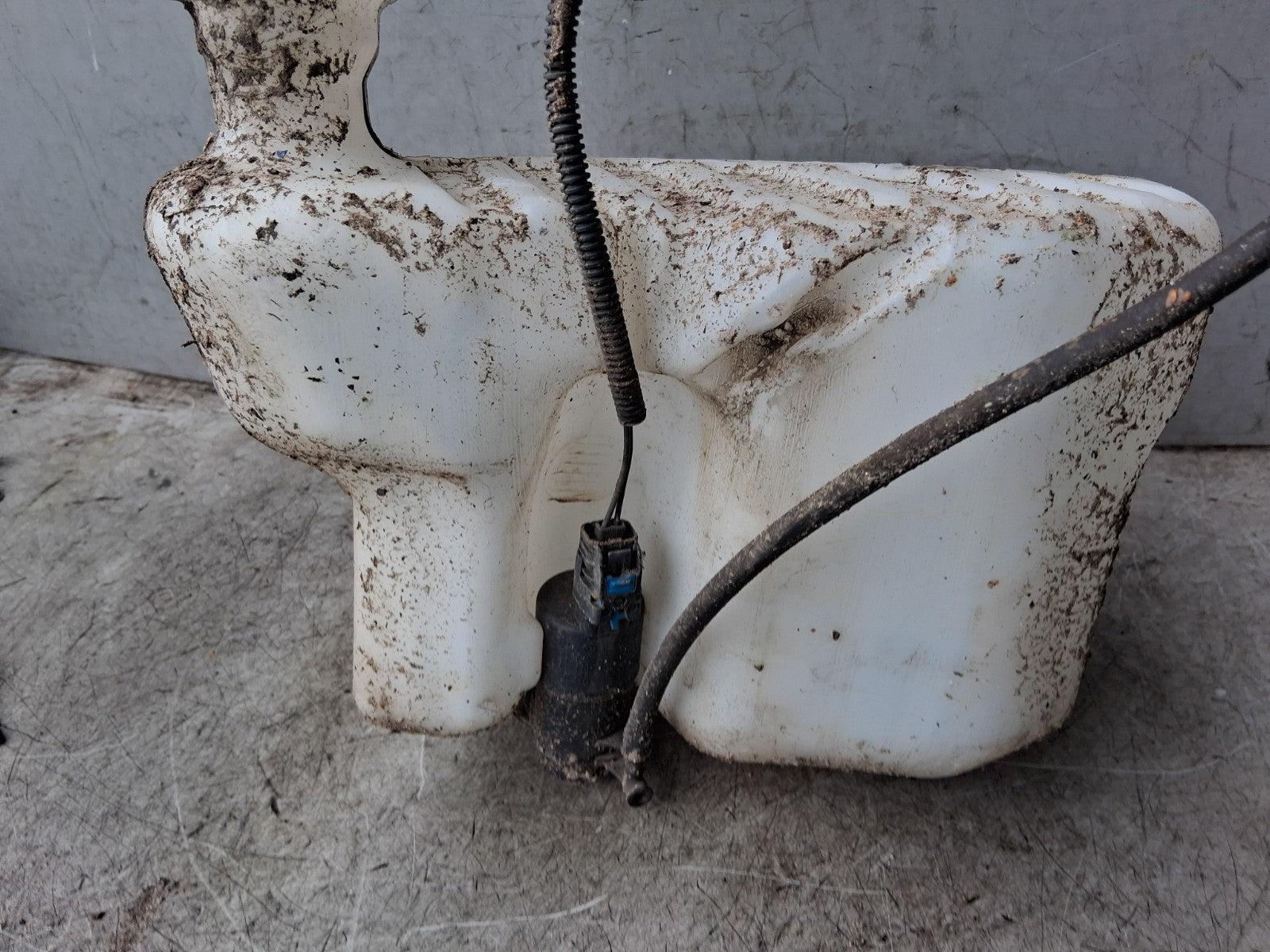 2023 RENAULT MASTER MK3 FRONT WINDSCREEN WASHER BOTTLE RESERVOIR 2891000028R