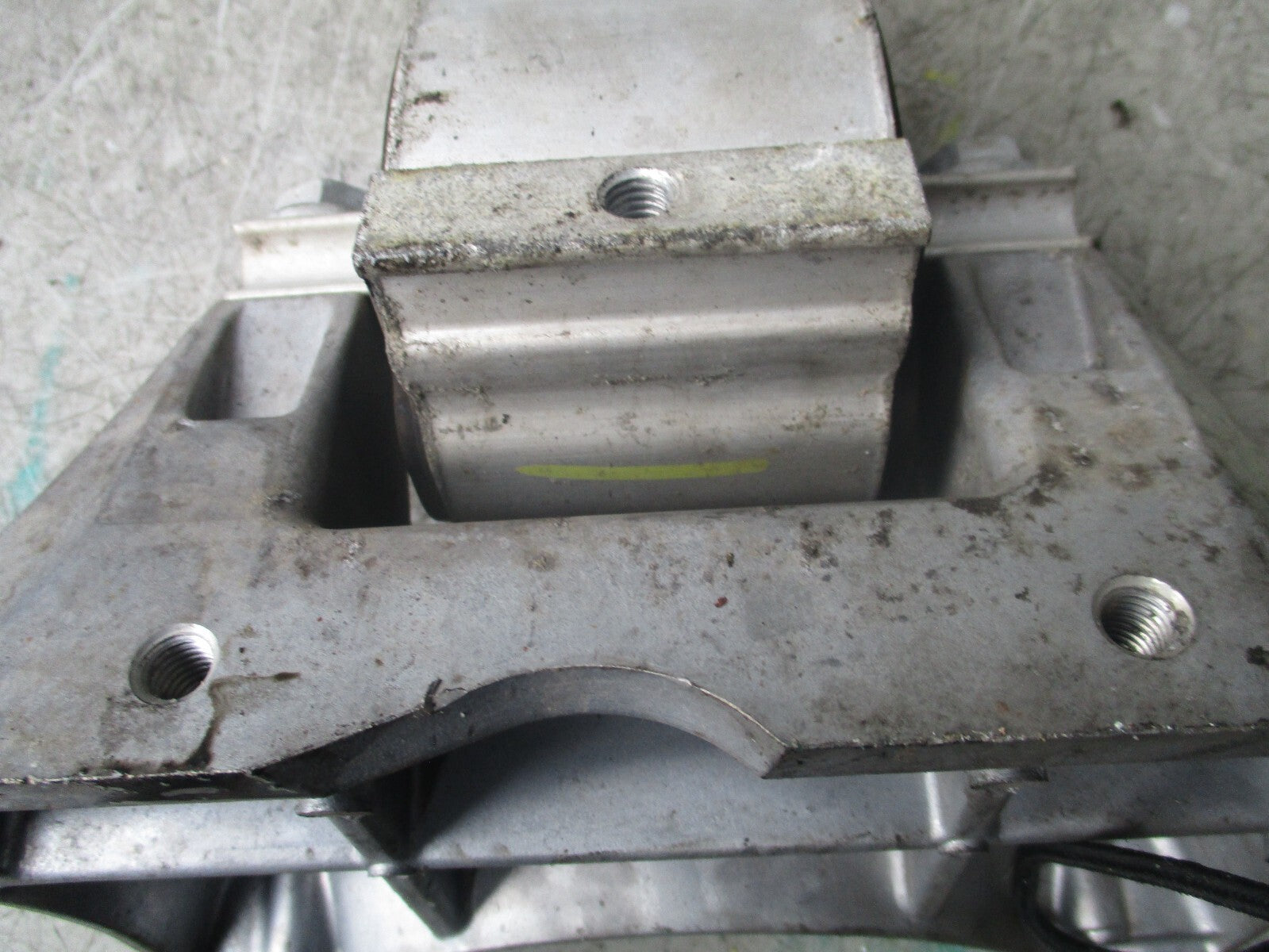 2014 MERCEDES-BENZ C-CLASS GEARBOX MOUNT BRACKET A2112420340