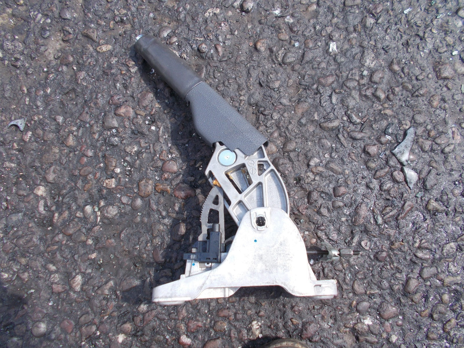 VOLKSWAGEN GOLF MK5 HANDBRAKE HANDLE 1K0711303