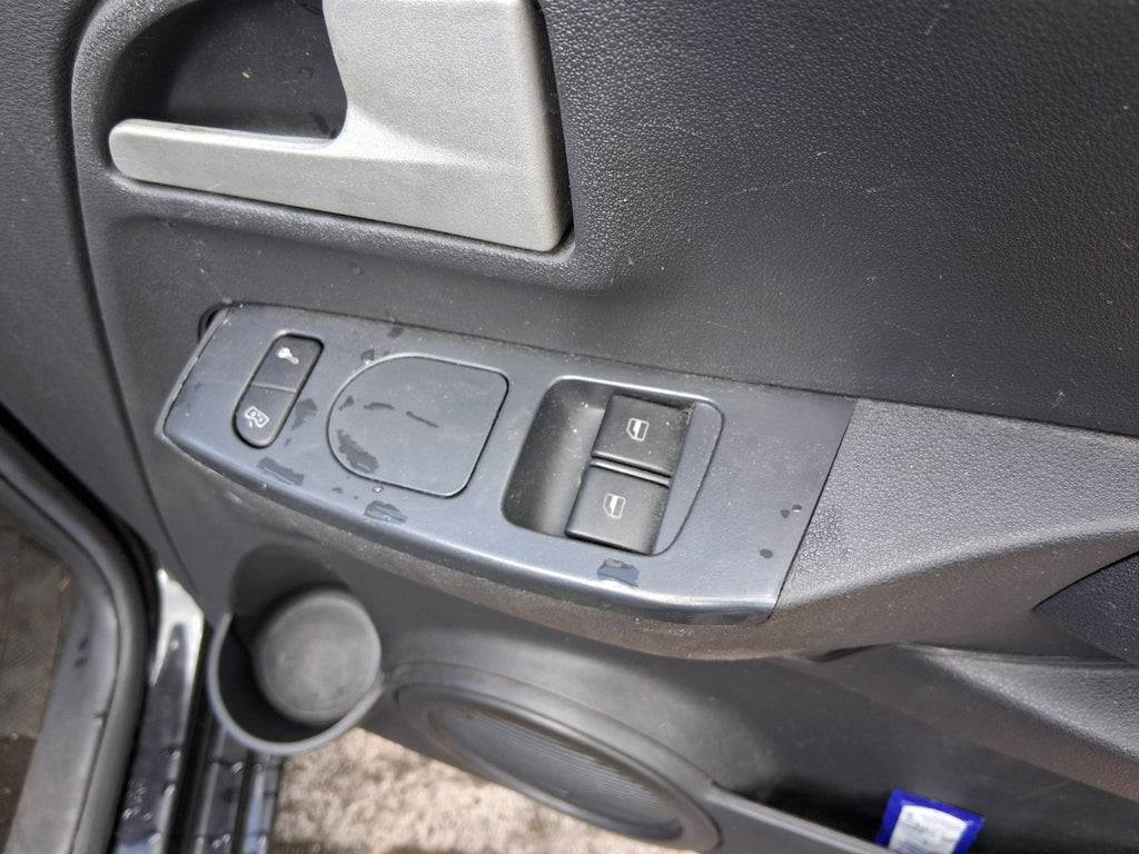 2011 VW VOLKSWAGEN FOX 3 DOOR OS DRIVER SIDE FRONT RIGHT WINDOW CONTROL SWITCH