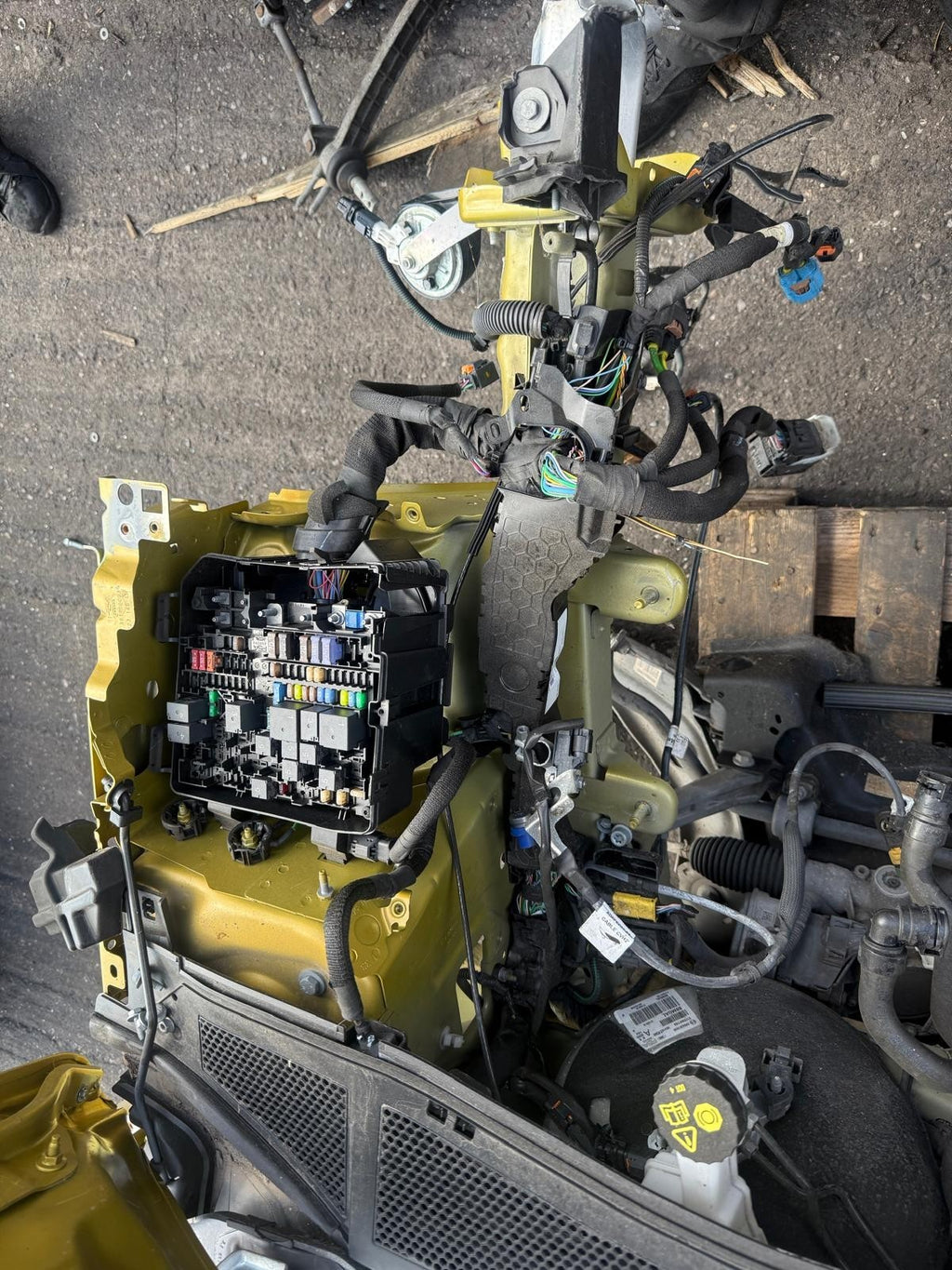 2023 VAUXHALL ASTRA L MK8 PASSENGER FRONT QUARTER CHASSIS LEG CUT YELLOW  ERV