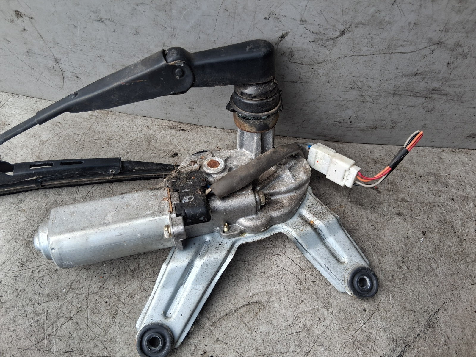 2005 HYUNDAI GETZ REAR TAILGATE BOOTLID SCREEN WIPER MOTOR 987001C000
