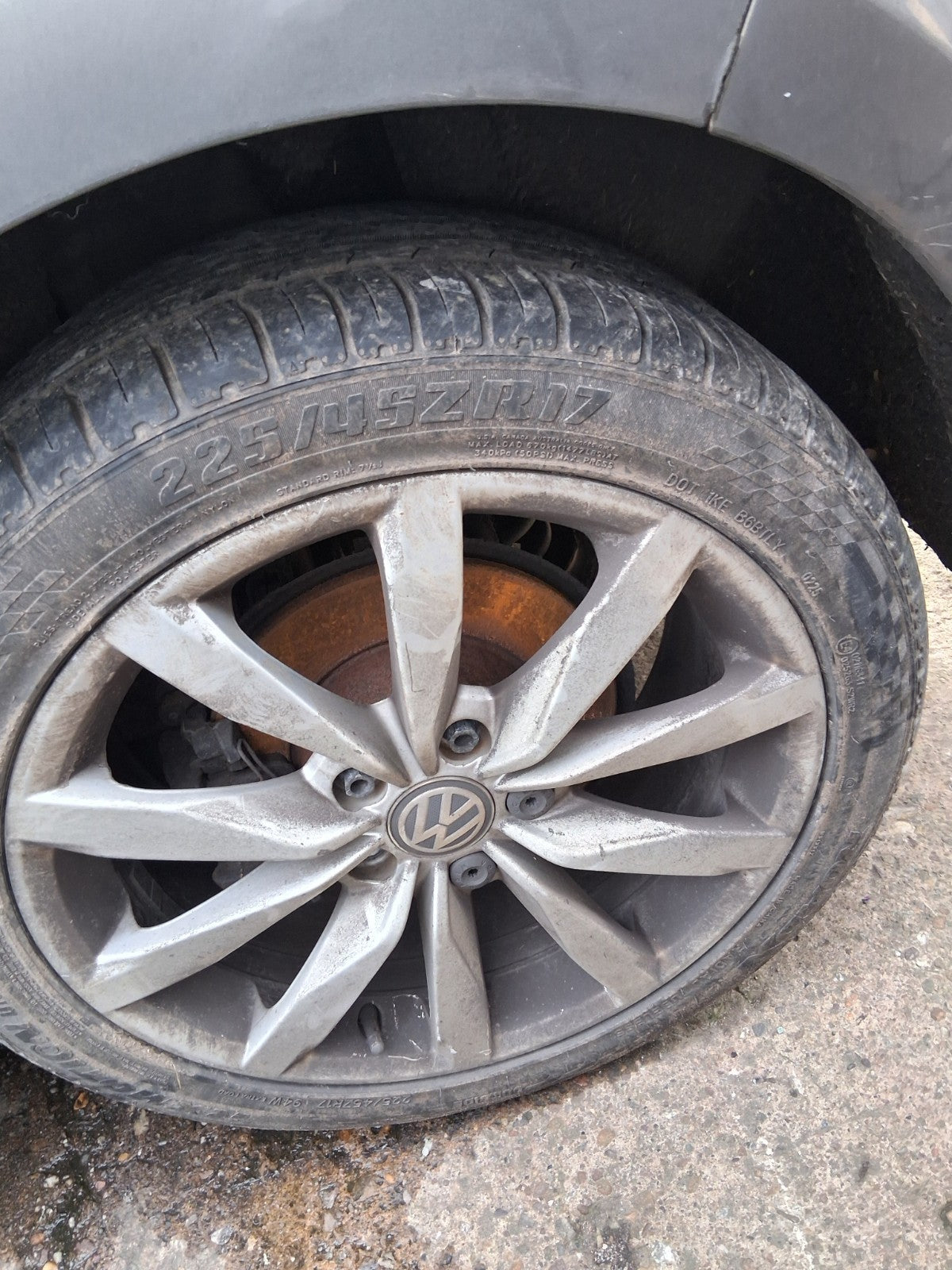 2016 VOLKSWAGEN GOLF MK7 17 INCH ALLOY WHEEL WITH TYRE 225/45R17