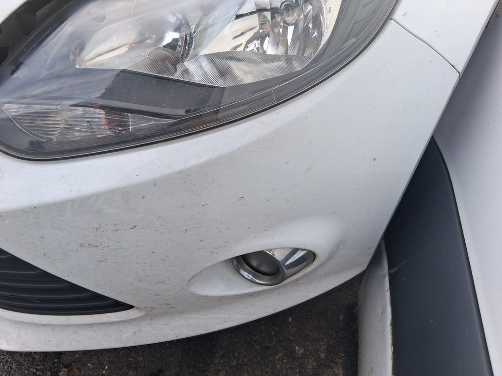 2013 FORD FOCUS MK3 HATCHBACK COMPLETE FRONT BUMPER WITH GRILL & FOG LIGHTS