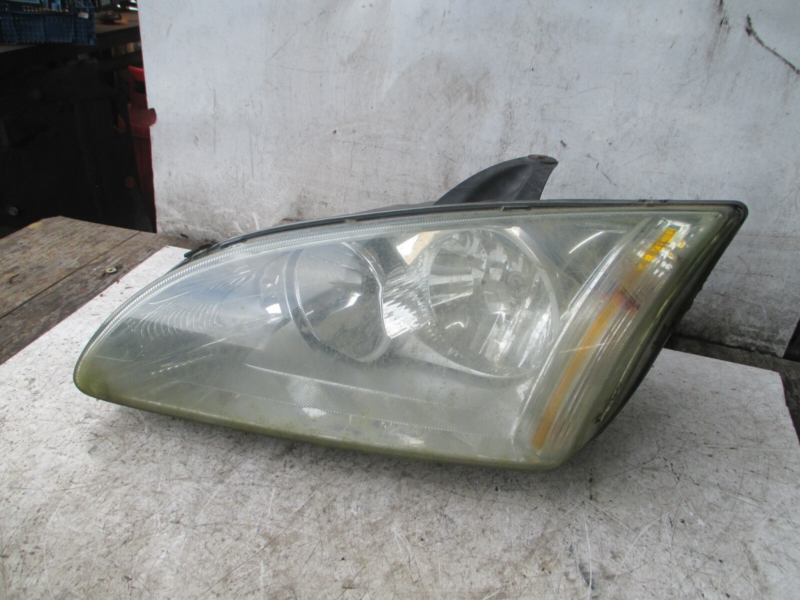 FORD FOCUS MK2 2006 NSF PASSENGER SIDE FRONT HEADLIGHT HEADLAMP