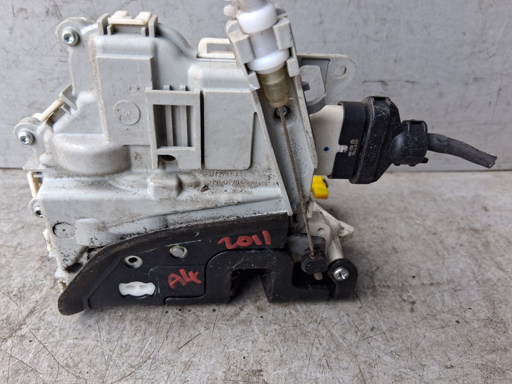 2011 AUDI A4 NSF PASSENGER SIDE FRONT LEFT DOOR LOCK MECHANISM 8J2837015C