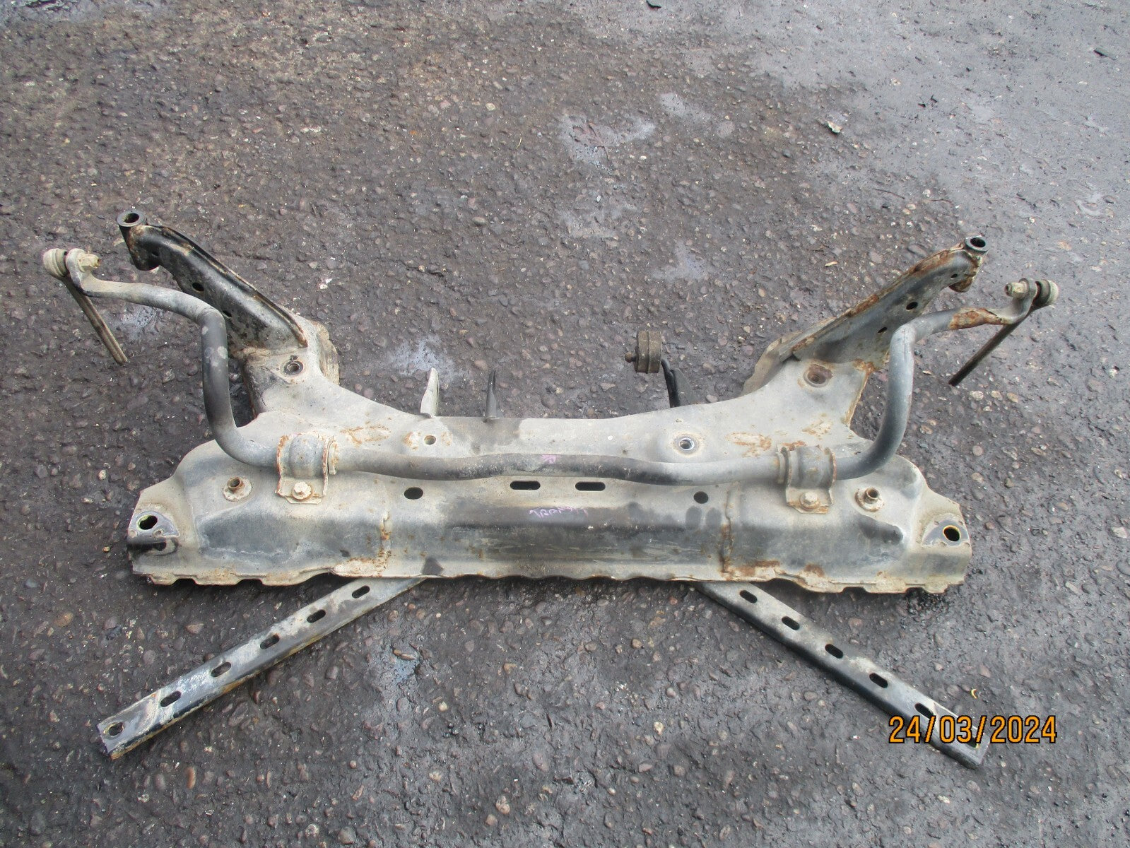 FORD TRANSIT COURIER 2014 1.6 DIESEL FRONT METAL SUBFRAME