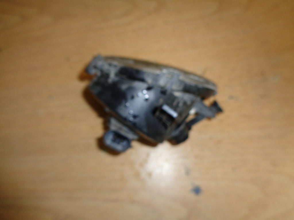 BMW 3 SERIES RIGHT DRIVER SIDE FRONT FOG LIGHT 7200100001 DAMAGED