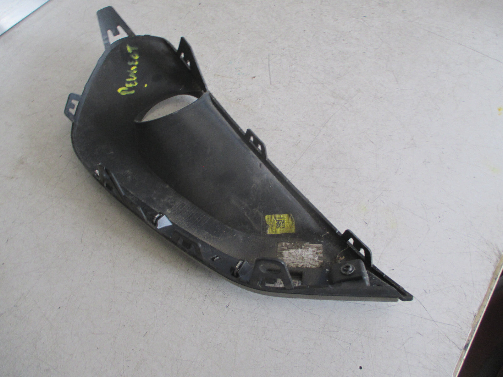 PEUGEOT 208 2017 MK1 OSF DRIVER SIDE FRONT FOG LIGHT GRILL 9810738177