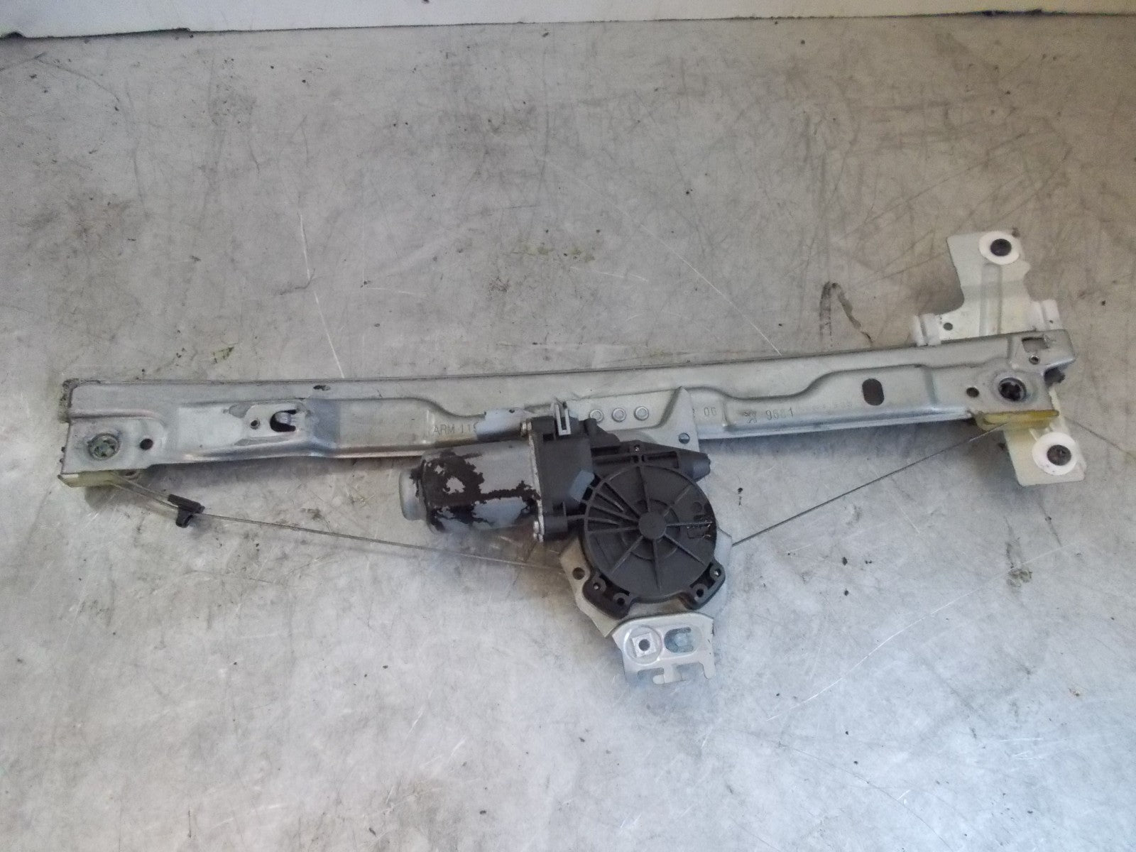 PEUGEOT 206 2004 3 DOOR NS PASSENGER SIDE WINDOW MOTOR REGULATOR 9681182380