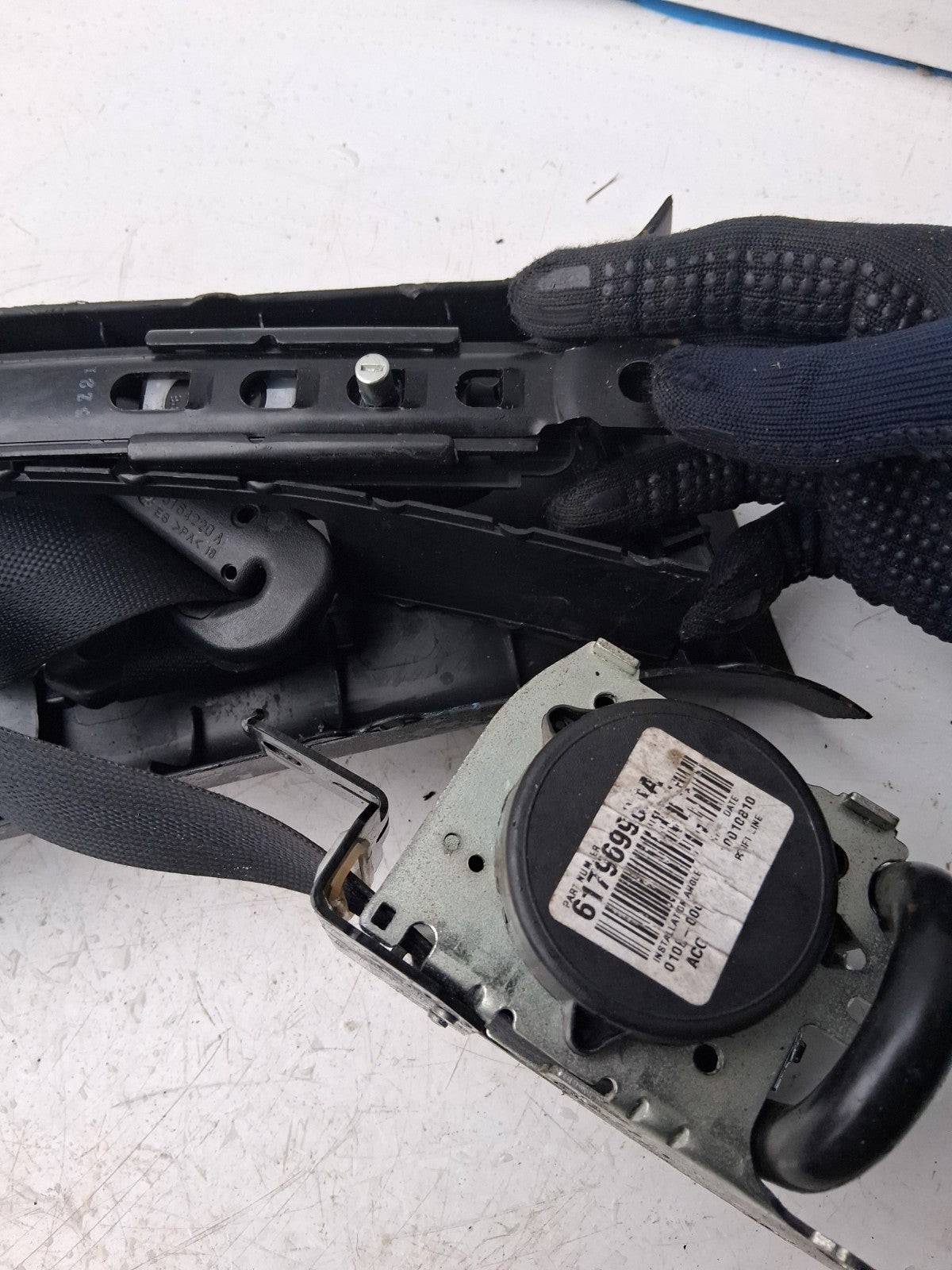 2016 NISSAN JUKE F15 NSF PASSENGER FRONT SEATBELT WITH PLASTIC COVER 617969900A