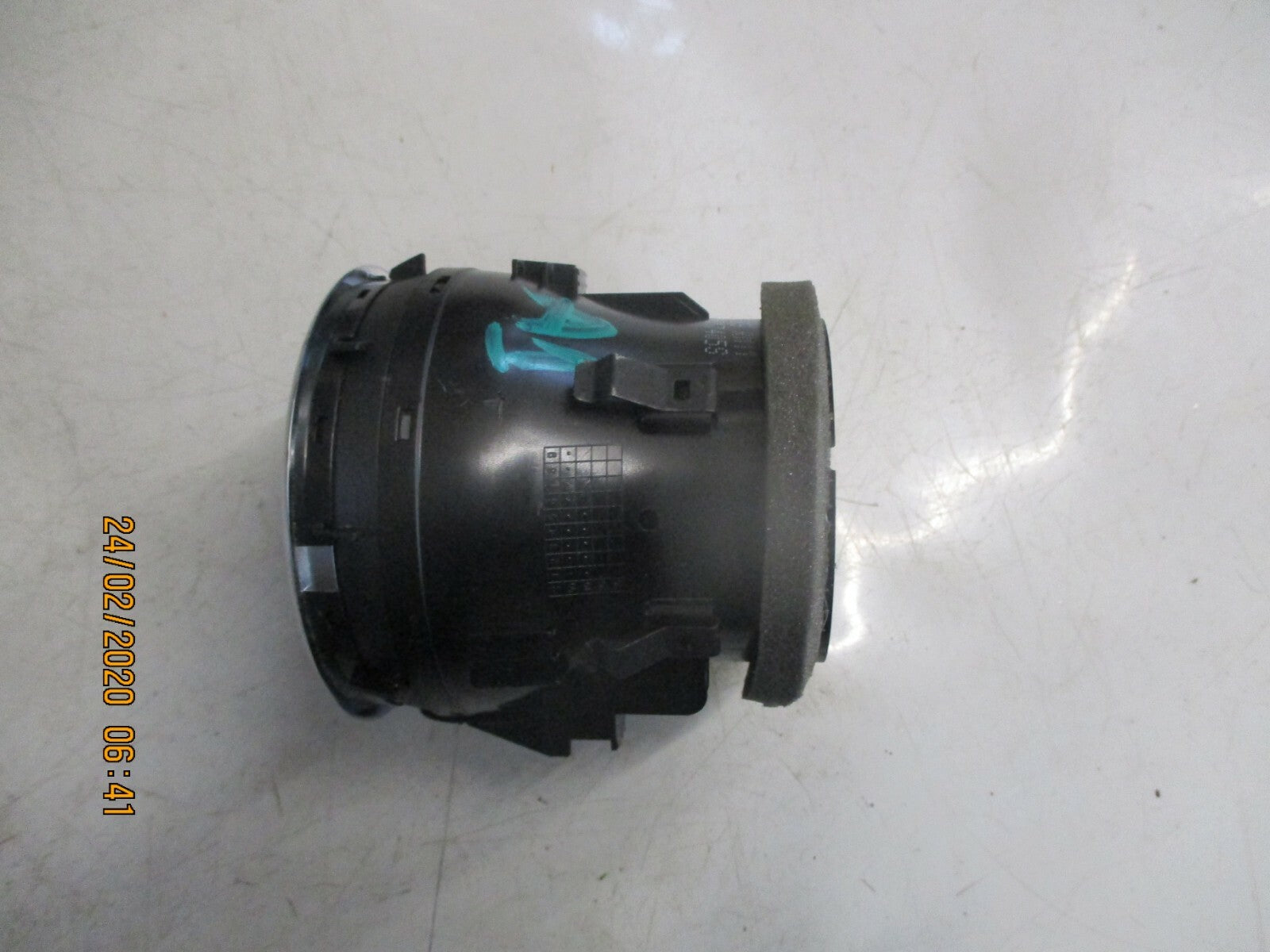 AUDI A1 MK1 8X 2017 INTERIOR AIR BLOWER HEATER ROUND PLASTIC VENT 8X2820951
