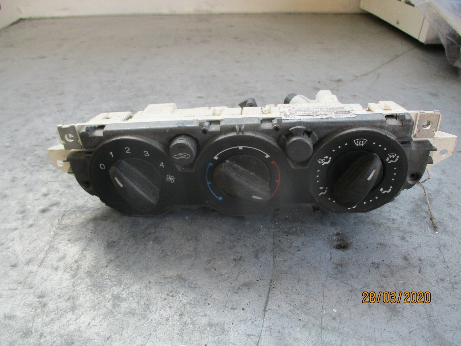 FORD FOCUS MK2 2007 CLIMATE CONTROL HEATER SWITCHES PANEL 3M5T19980AD