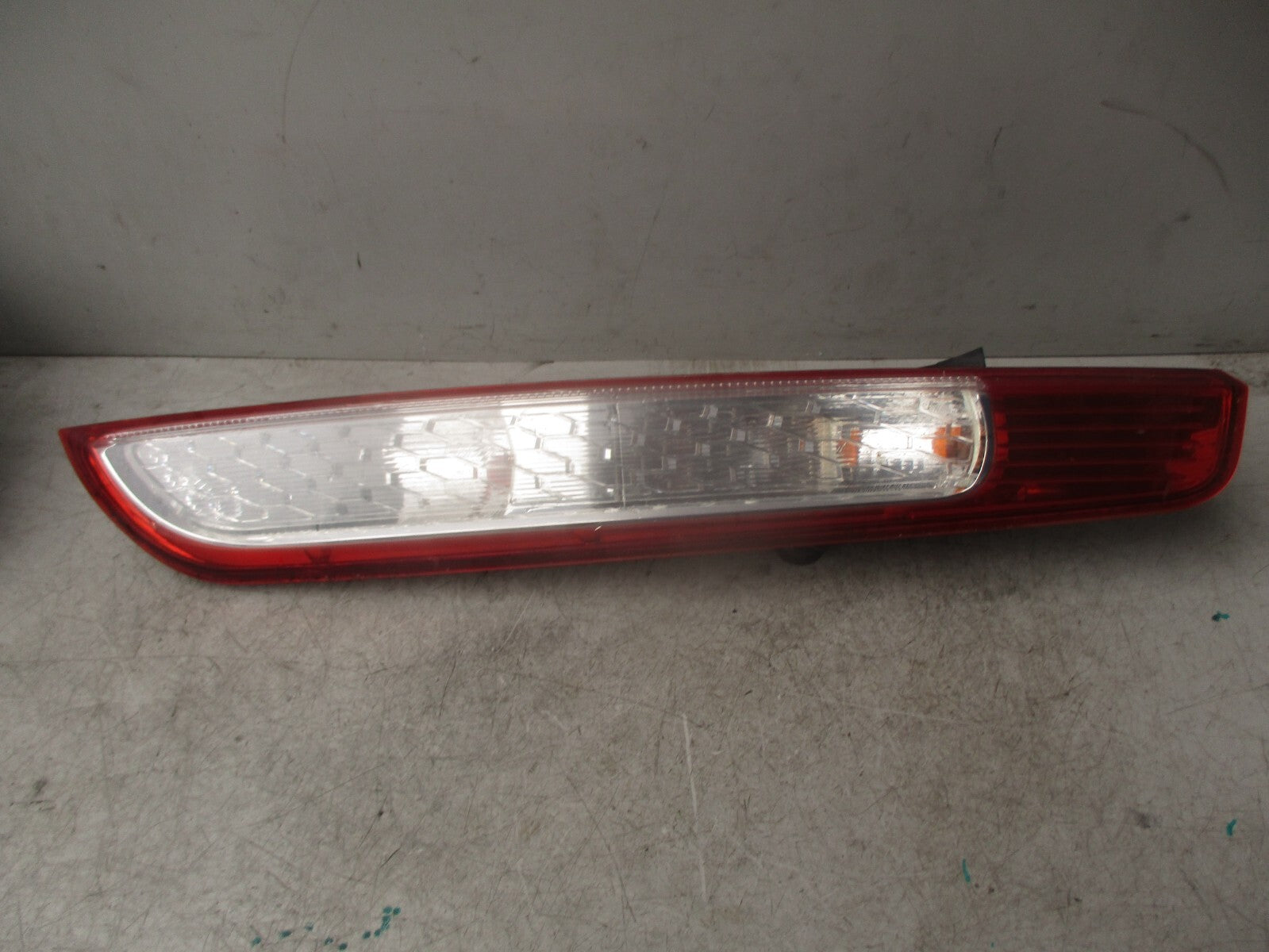 2008 FORD FOCUS MK2 OSR DRIVER SIDE REAR RIGHT TAIL LIGHT TAIL LAMP 8M5113404A