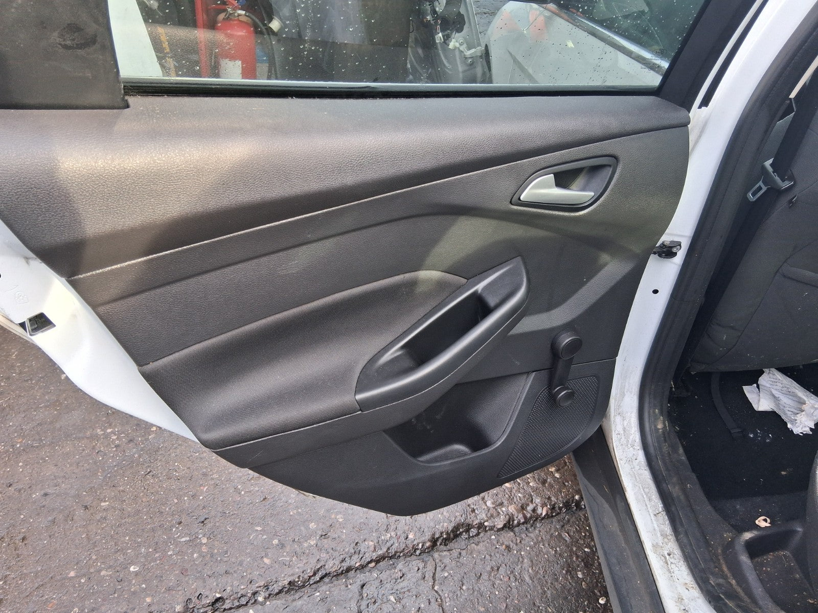 2013 FORD FOCUS MK3 HATCHBACK NSR PASSENGER SIDE REAR COMPLETE DOOR WHITE Z2