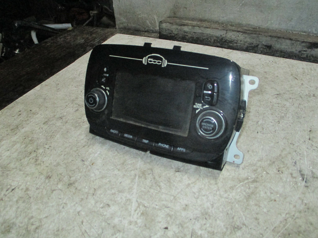 FIAT 500 2019 RADIO STEREO CD PLAYER HEAD UNIT 07356973240