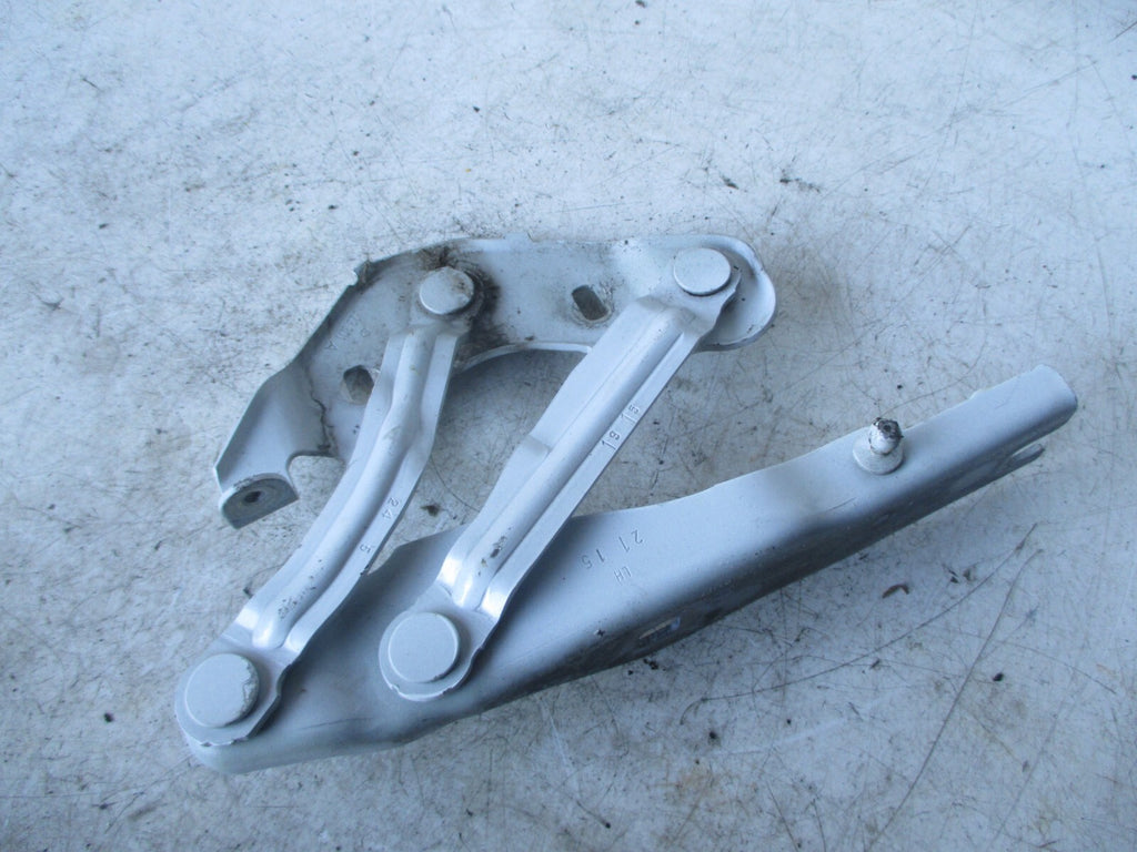 AUDI A1 8X 2015 NSF PASSENGER SIDE FRONT BONNET HOOD HINGE 8X0823301A