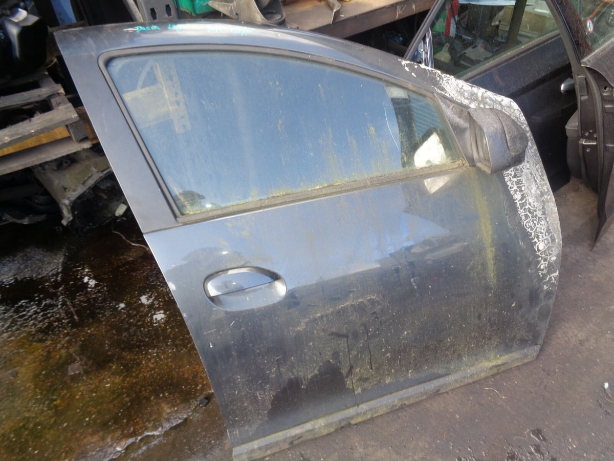 DACIA LOGAN 2016 OSF DRIVER SIDE FRONT COMPLETE DOOR DAMAGED