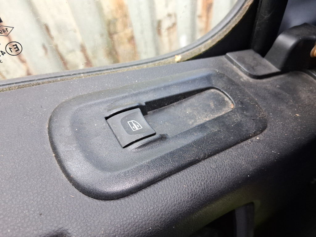 2024 RENAULT MASTER MK3 NSF PASSENGER SIDE FRONT LEFT WINDOW SWITCH