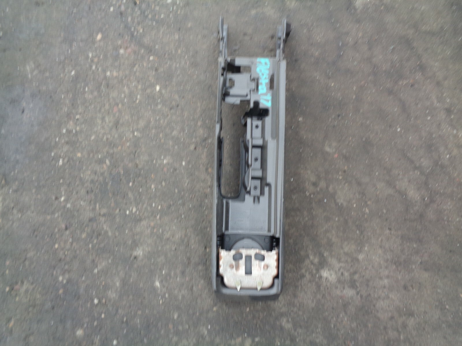 FORD FIESTA MK7 2017 1.2 PETROL CENTRE CONSOLE ARMREST