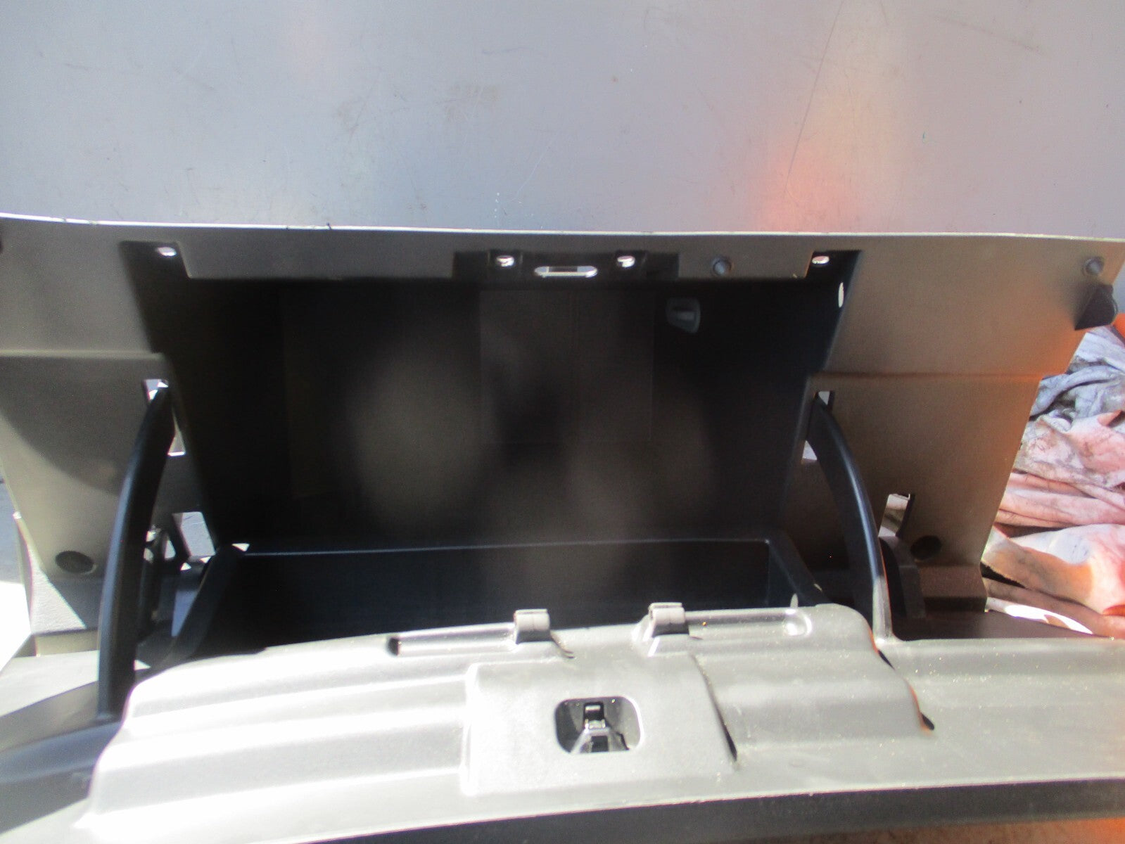 2012 NISSAN QASHQAI J10 GLOVE BOX FRONT DASHBOARD STORAGE COMPARTMENT 68520JD000