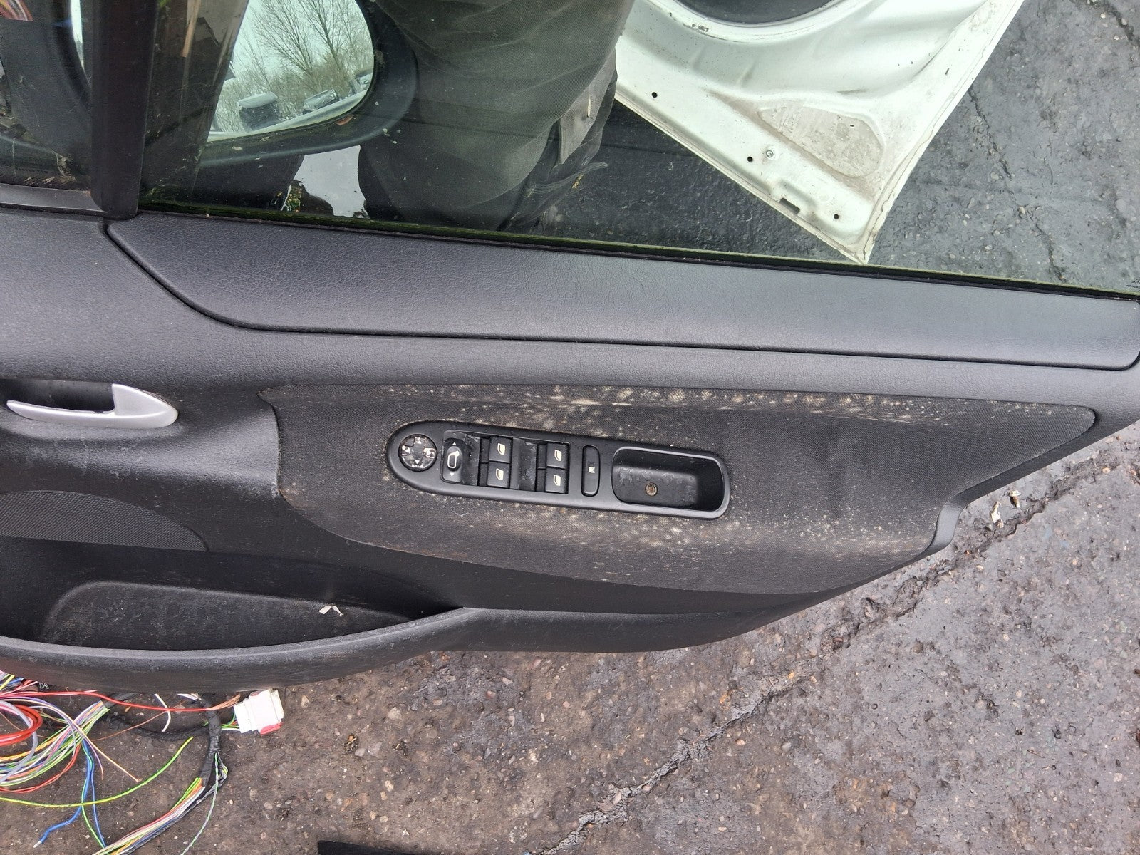 2012 PEUGEOT 207 OSF DRIVER SIDE FRONT RIGHT COMPLETE DOOR WITH WING MIRROR