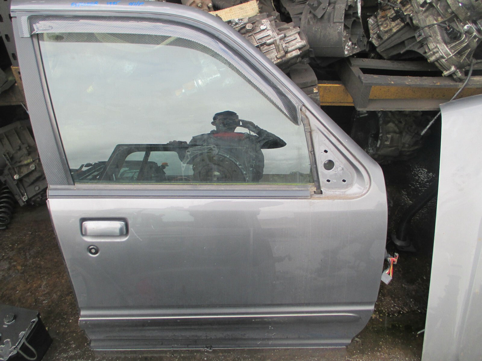 FORD EXPLORER 2000 OSF DRIVER SIDE FRONT COMPLETE DOOR PLATINUM METALLIC