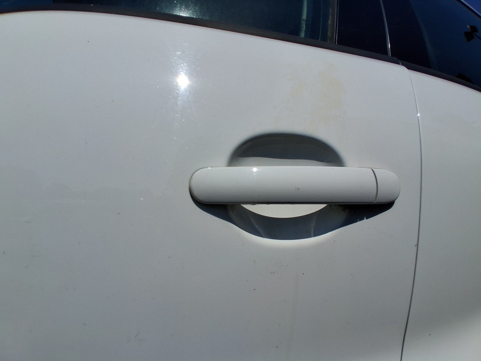 2013 VW VOLKSWAGEN TIGUAN MK1 NSF PASSENGER SIDE FRONT DOOR HANDLE WHITE LC9A