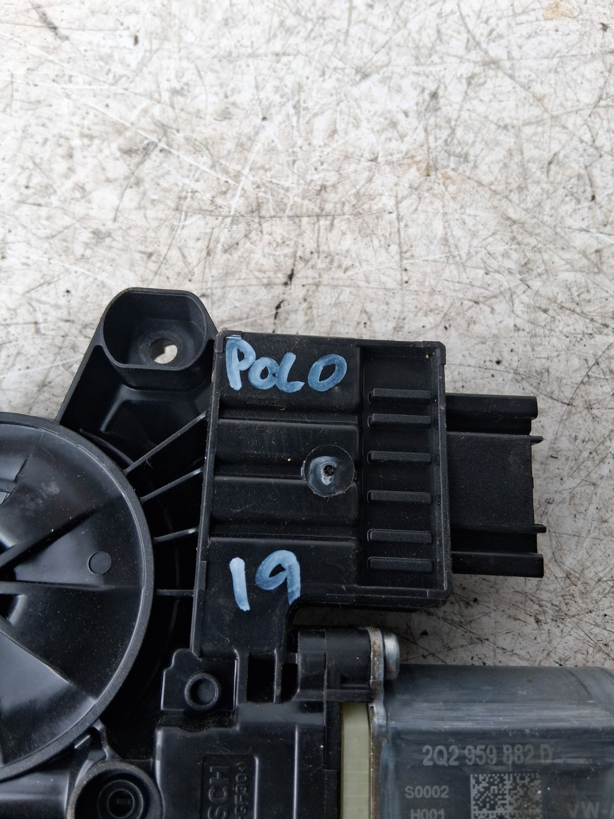 2019 VW VOLKSWAGEN POLO SIDE FRONT WINDOW MOTOR REGUALTOR 2Q2959882D