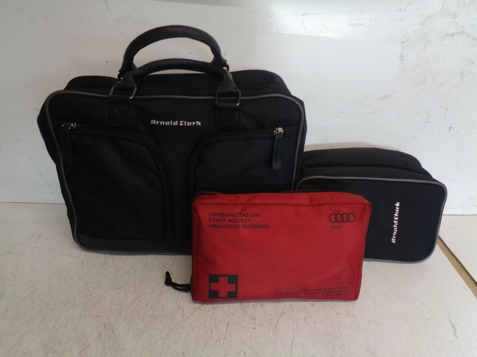 AUDI A1 SPORT 8X 2015 BAG CLEANING KIT AND FIRST AID KIT