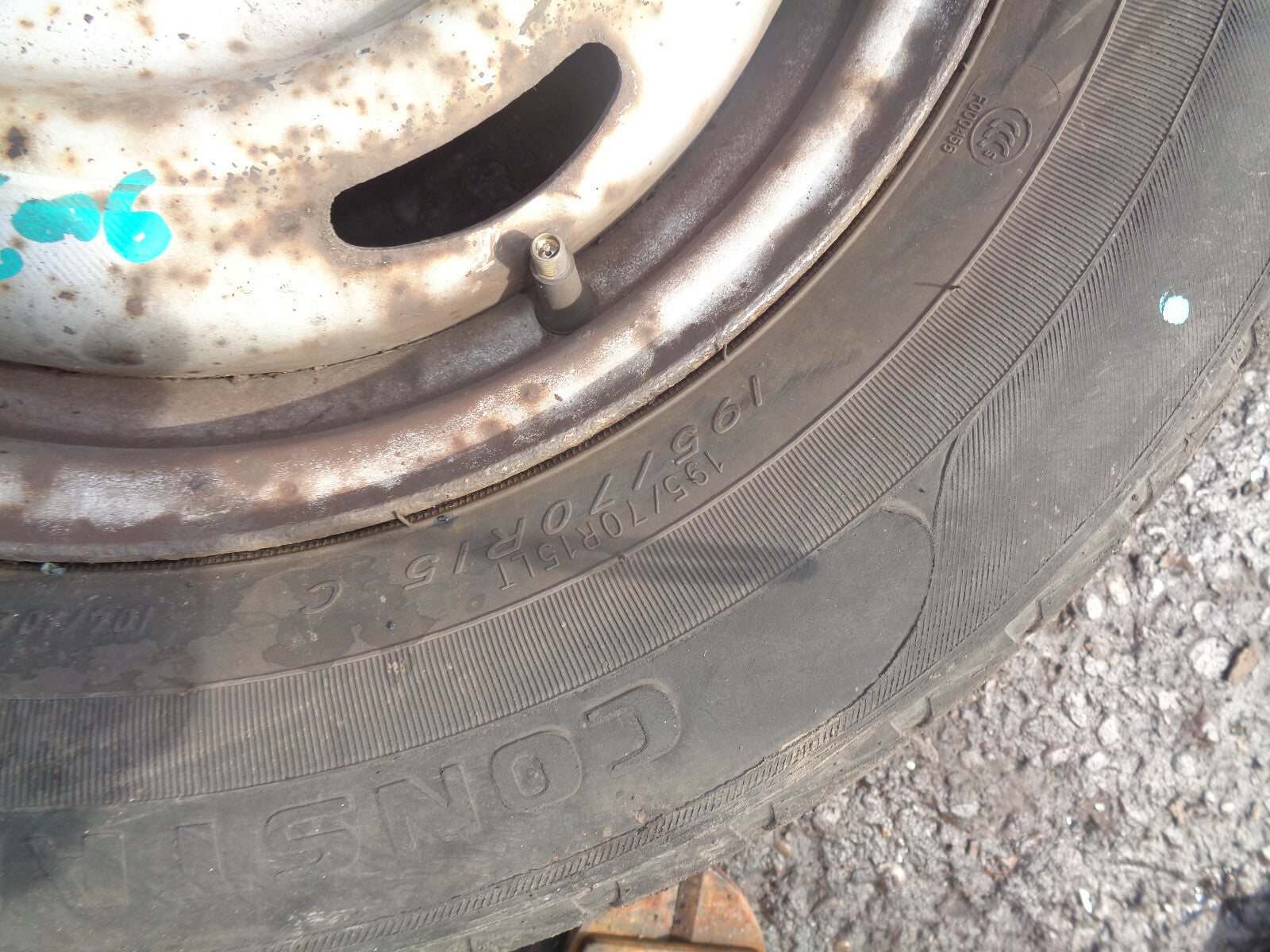 FORD TRANSIT 2003 15 INCH 5 INCH SPARE STEEL WHEEL WITH TYRE 195/70R15C REF 2