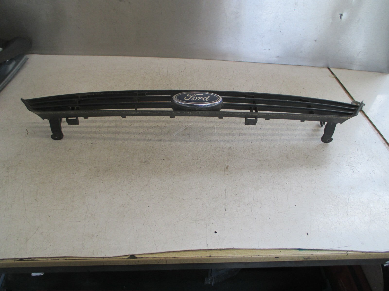 FORD FOCUS 2001 MK1 FRONT GRILL 980AB8200A